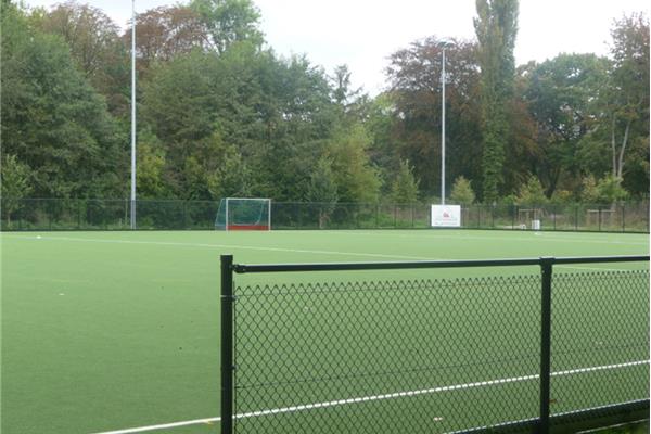 Aanleg kunstgras hockeyveld semi-water - Sportinfrabouw NV